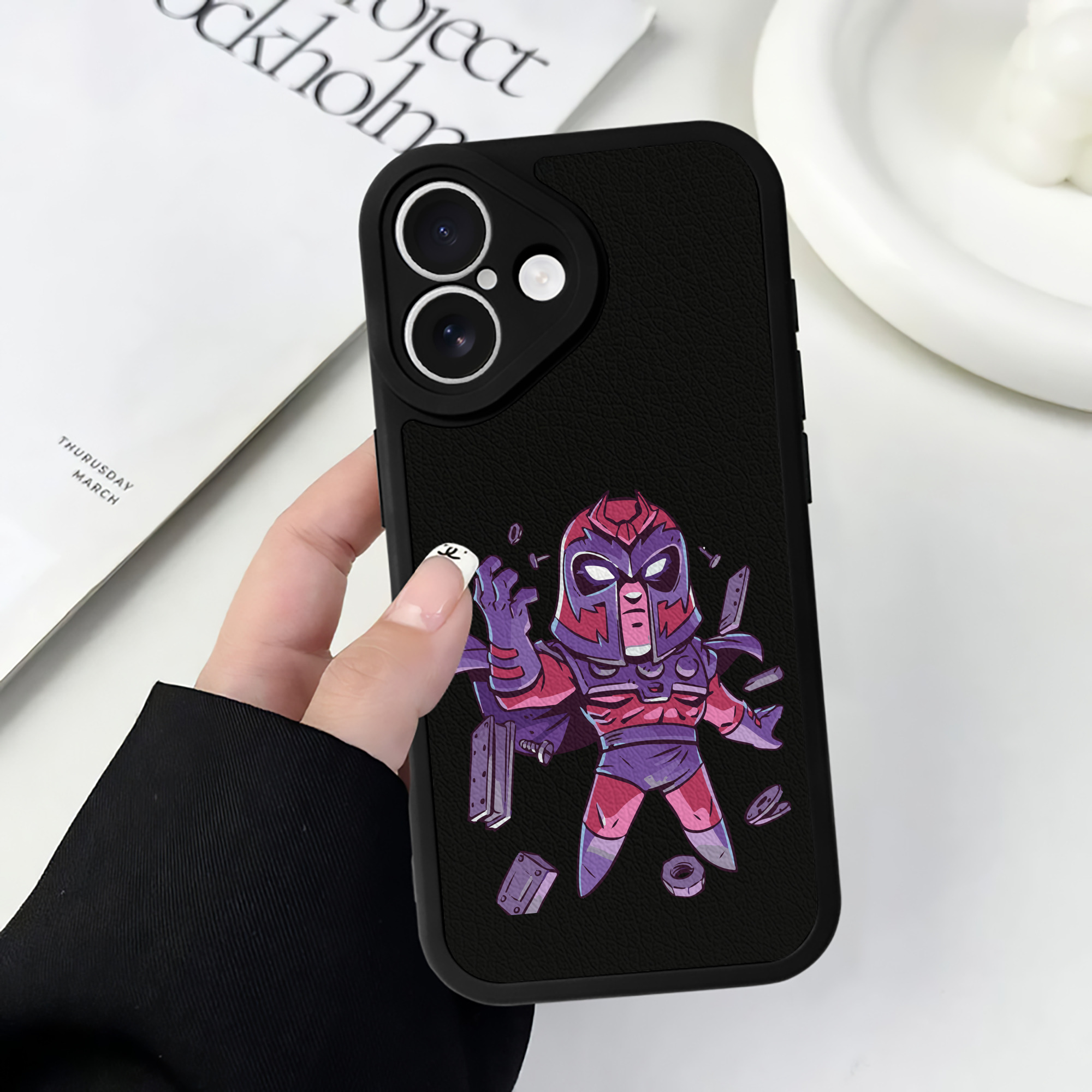 （画像用） アベンジャーズ The Avengers 【iPhone 16シリーズ対応】シリコンスマホケース（レザー調） 材質：シリコン